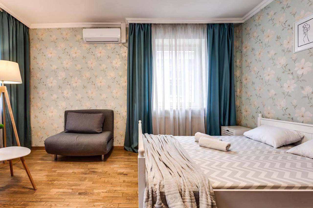 Apartamenty On Knyazya Romana Lviv Exterior foto
