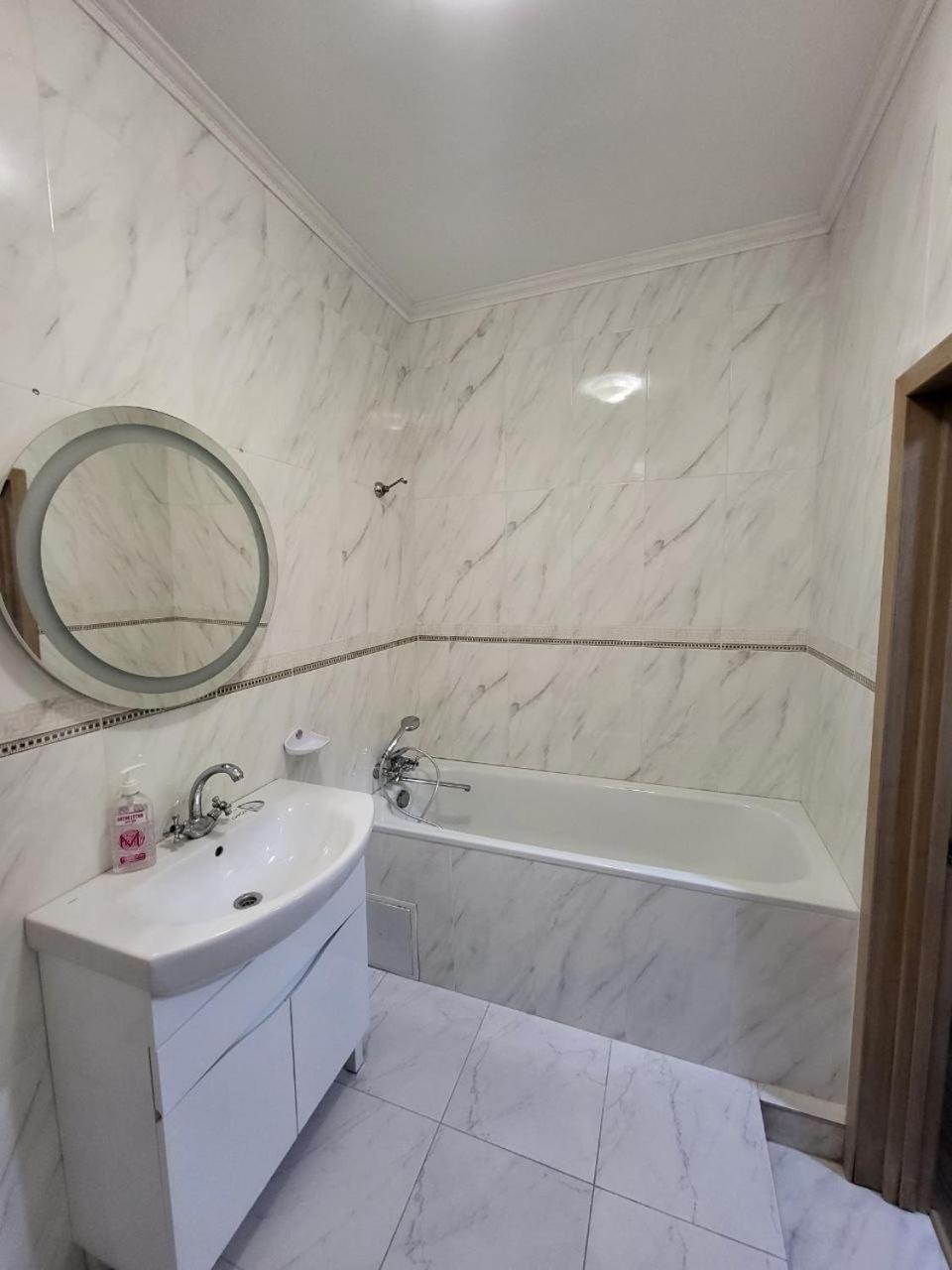 Apartamenty On Knyazya Romana Lviv Exterior foto