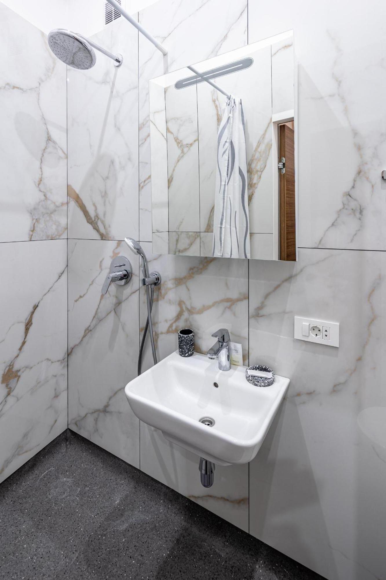 Apartamenty On Knyazya Romana Lviv Exterior foto